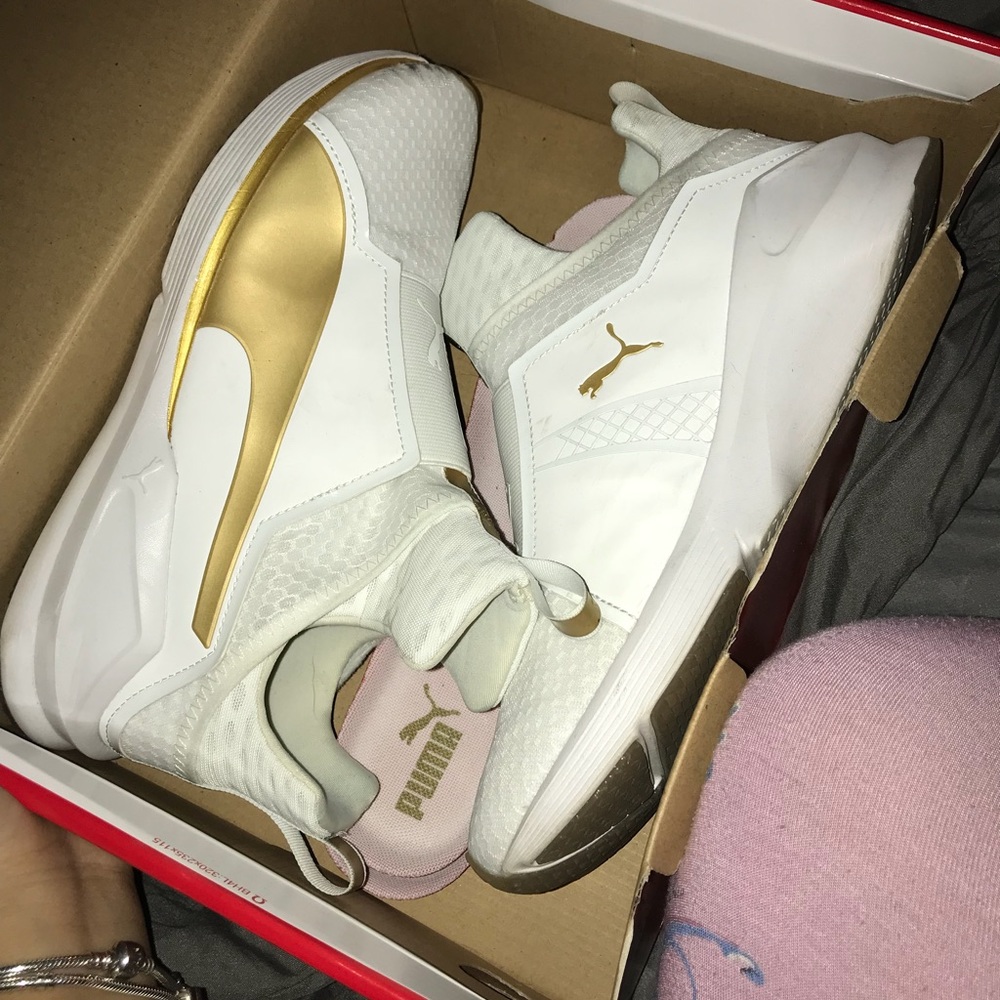 Fierce puma in gold and white !
